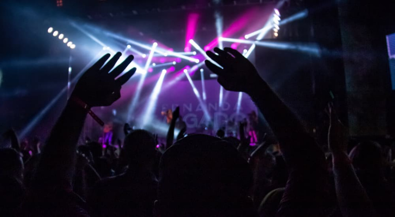 enjoying-a-virtual-holiday-concert